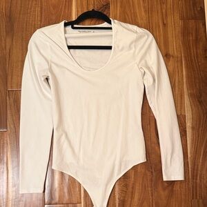 Abercrombie & Fitch Long-Sleeve Scoop Neck Bodysuit in White